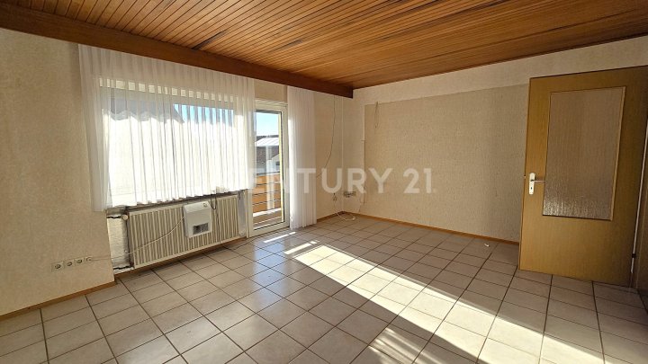 Attraktives 1 - 2 FH. mit möglicher ELW, Doppelgarage, Doppelcarport, Garten und Balkonen in Toplage