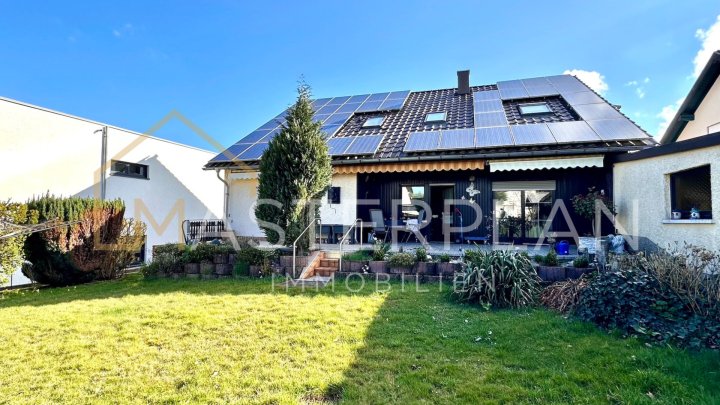 Freistehendes Einfamilienhaus mit großem Garten & PV-Anlage