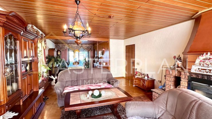Freistehendes Einfamilienhaus mit großem Garten & PV-Anlage