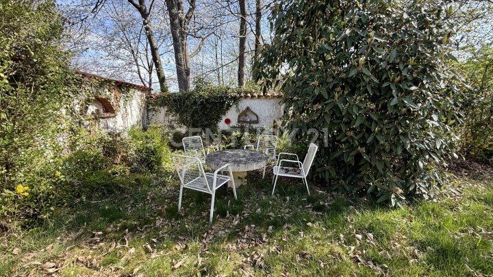 Bungalow auf ca. 188 m² in ruhiger Lage im Grünen in Saarbrücken-Scheidt