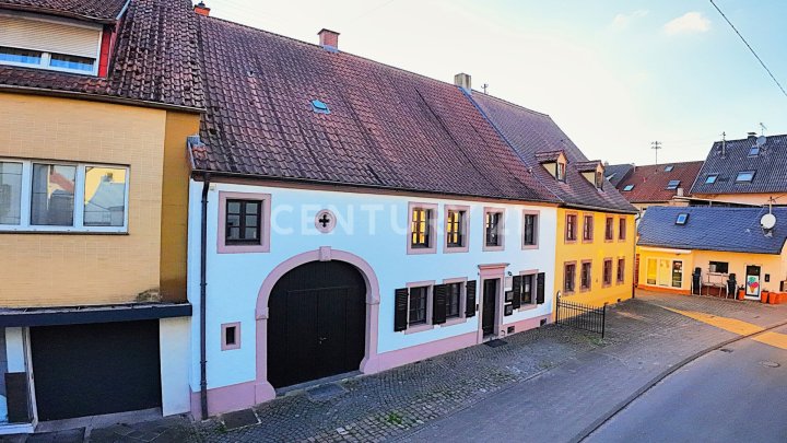 Zeitloses Erbe aus 1625 – Charmantes Bauernhaus mit vielseitiger Gewerbeeinheit