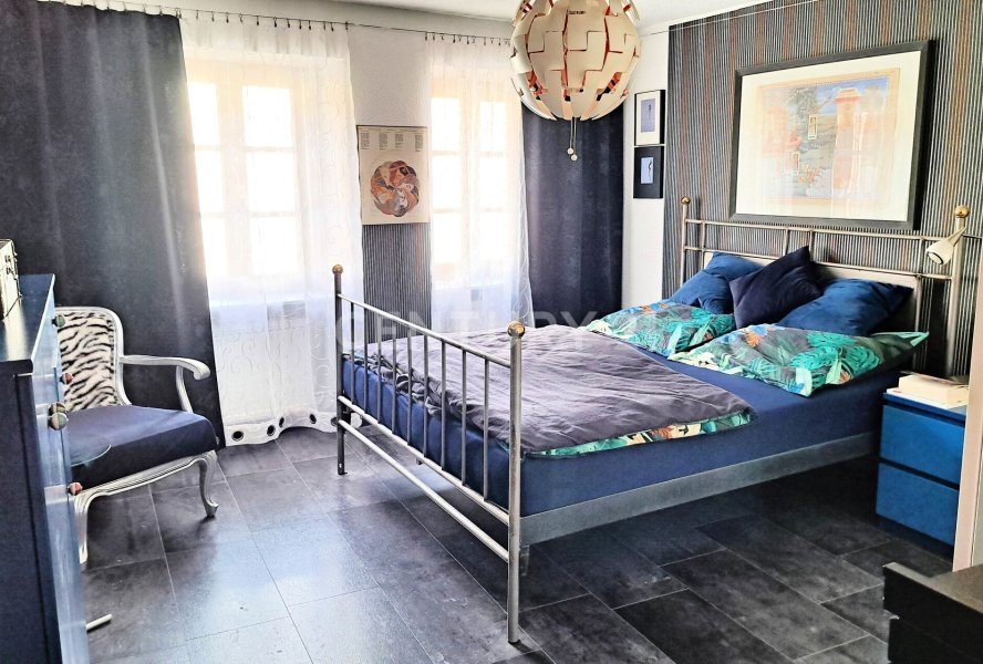 Schönes helles Schlafzimmer