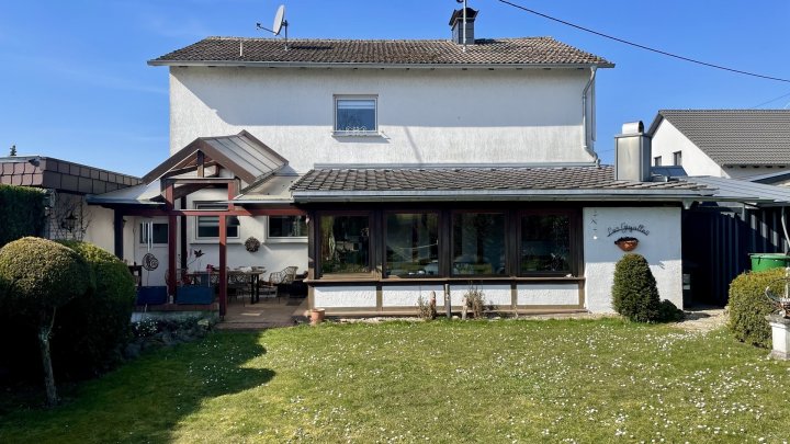 Schönes Einfamilienhaus mit gepflegtem Garten in ruhiger Lage von Wallerfangen OT zu verkaufen