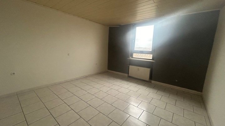Renditeobjekt in Diefflen . Drei Wohnungen und ein kleines Büro suchen neuen Eigentümer