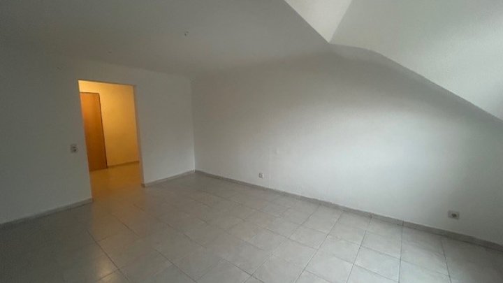 Renditeobjekt in Diefflen . Drei Wohnungen und ein kleines Büro suchen neuen Eigentümer