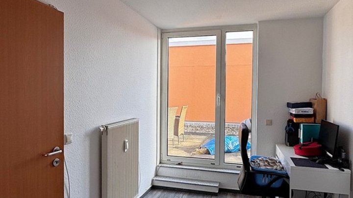 Renovierte 3-ZKB Maisonette-Wohnung mit Dachterrasse + Stellplatz