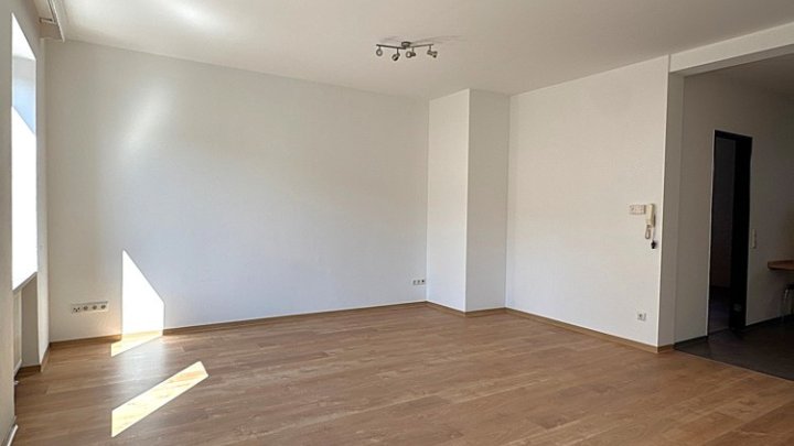 Helle renovierte 2-ZKB Wohnung in zentraler Lage von Illingen