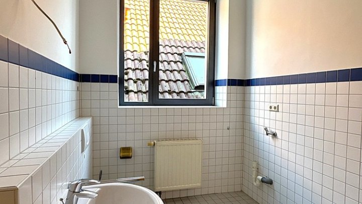 Helle renovierte 2-ZKB Wohnung in zentraler Lage von Illingen