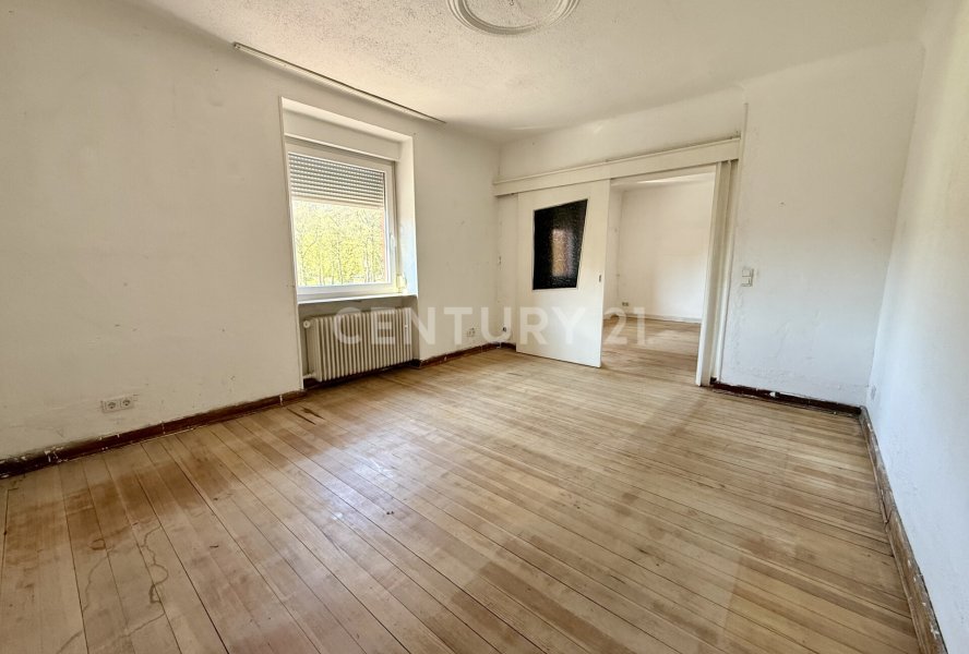 geräumiges Schlafzimmer/Wohnzimmer