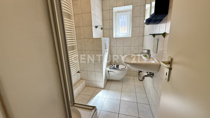 Altbau-Wohnung in einer Stadtvilla in Saarbrücken-Güdingen mit ca. 80 m² Wohnfläche