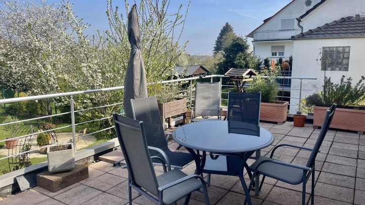 Gepflegtes Einfamilienhaus in schöner Wohngegend von Felsberg zu verkaufen