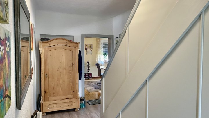 Gepflegtes Einfamilienhaus in schöner Wohngegend von Felsberg zu verkaufen