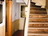 Flur EG mit Treppe zum OG