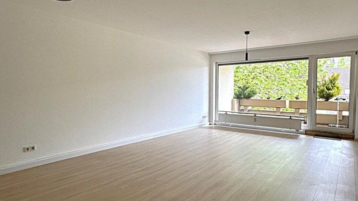 Renovierte 2-ZKB Wohnung mit Einbauküche, Balkon und Garage
