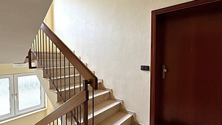 Renovierte 2-ZKB Wohnung mit Einbauküche, Balkon und Garage