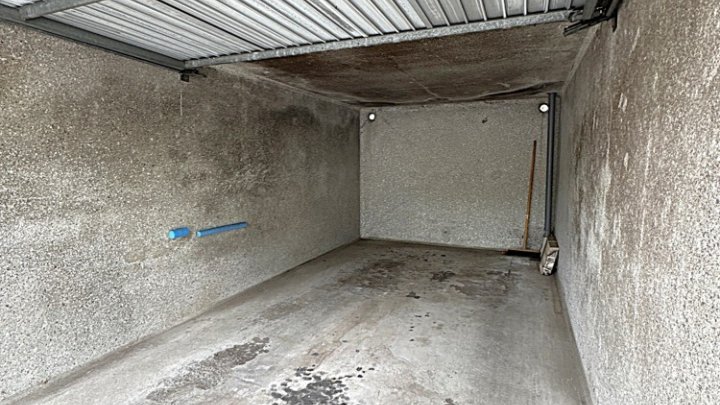 Renovierte 2-ZKB Wohnung mit Einbauküche, Balkon und Garage
