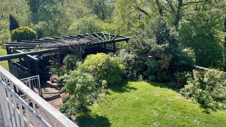 Großzügige Eigentumswohnung mit weitläufigem Balkon und schöner Aussicht in Saarbrücken zu verkaufen