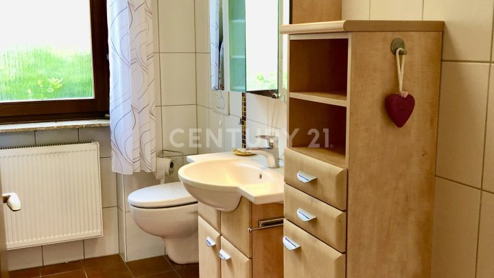 1-2 Familienhaus mit viel Potenzial-perfekt für Familien, Mehrgenerationen & Investoren