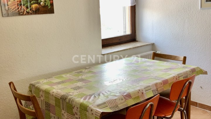 1-2 Familienhaus mit viel Potenzial-perfekt für Familien, Mehrgenerationen & Investoren