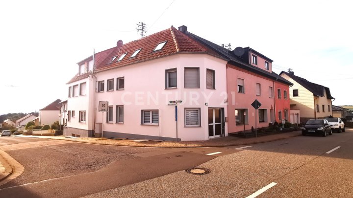 Charmante und kernsanierte 2 ZKB DG Wohnung in Mangelhausen ab sofort