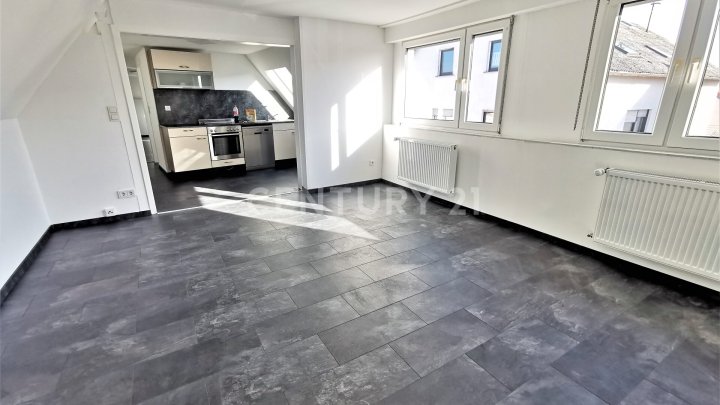 Charmante und kernsanierte 2 ZKB DG Wohnung in Mangelhausen ab sofort
