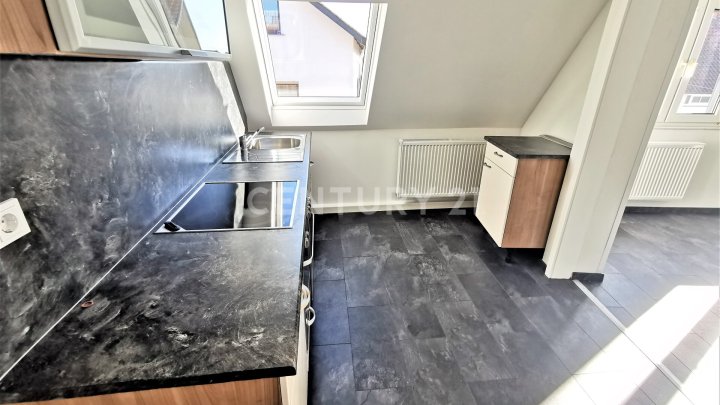 Charmante und kernsanierte 2 ZKB DG Wohnung in Mangelhausen ab sofort