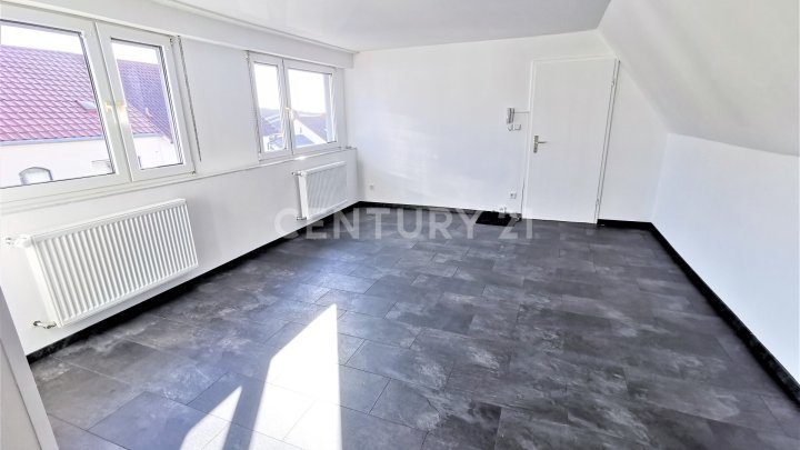 Charmante und kernsanierte 2 ZKB DG Wohnung in Mangelhausen ab sofort
