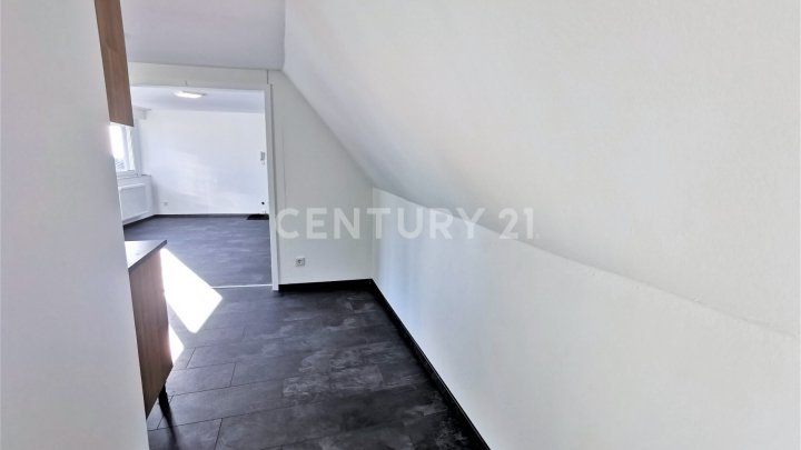 Charmante und kernsanierte 2 ZKB DG Wohnung in Mangelhausen ab sofort
