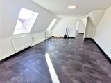 großzügiges Schlafzimmer 