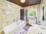 Badezimmer im Erdgeschoss