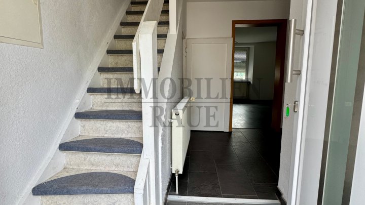 FREISTEHENDES, RENOVIERTES 1 FAMILIENHAUS MIT EINLIEGERWOHNUNG IN SACKGASSE VON SULZBACH
