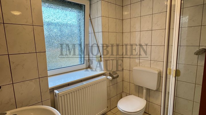 FREISTEHENDES, RENOVIERTES 1 FAMILIENHAUS MIT EINLIEGERWOHNUNG IN SACKGASSE VON SULZBACH