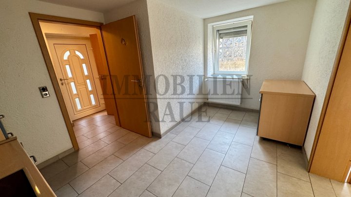 FREISTEHENDES, RENOVIERTES 1 FAMILIENHAUS MIT EINLIEGERWOHNUNG IN SACKGASSE VON SULZBACH