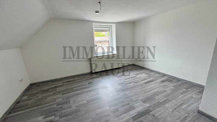 FREISTEHENDES, RENOVIERTES 1 FAMILIENHAUS MIT EINLIEGERWOHNUNG IN SACKGASSE VON SULZBACH