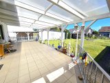 Mega großer überdachter Balkon mit Zugang zum Garten