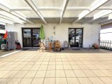 Großer Balkon mit Zugang zu Esszimmer oder Wohnzimmer