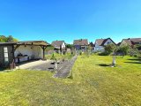 Hinterer Gartenberich mit Brunnen und gemütlichem Pavillon 