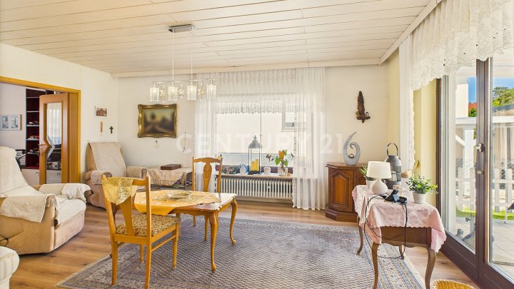 Traumhaftes freistehendes Einfamilienhaus mit Mega Terrasse gr. Garten + Garage Toplage von Altstadt