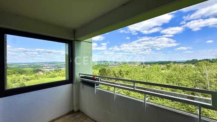 Waldpanorama inklusive – stilvolle 3-Zimmer-Wohnung mit zwei Bädern und Loggia