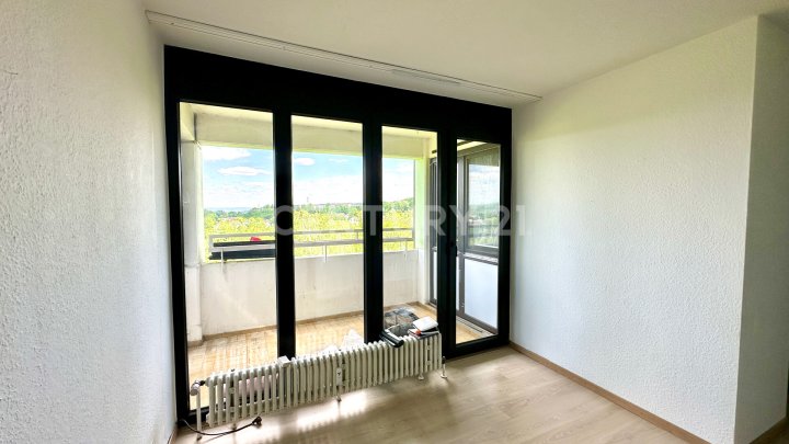 Waldpanorama inklusive – stilvolle 3-Zimmer-Wohnung mit zwei Bädern und Loggia