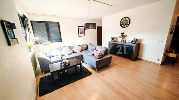 Waldpanorama inklusive – stilvolle 3-Zimmer-Wohnung mit zwei Bädern und Loggia