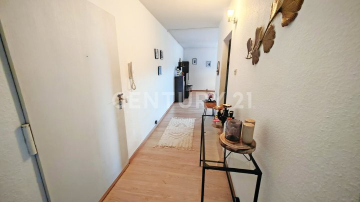 Waldpanorama inklusive – stilvolle 3-Zimmer-Wohnung mit zwei Bädern und Loggia