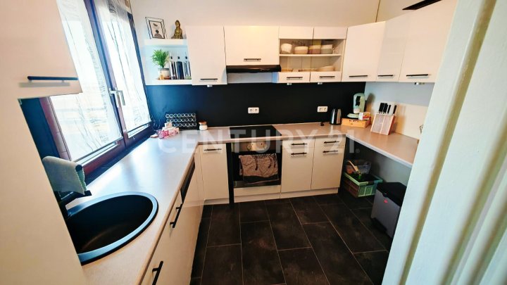 Waldpanorama inklusive – stilvolle 3-Zimmer-Wohnung mit zwei Bädern und Loggia
