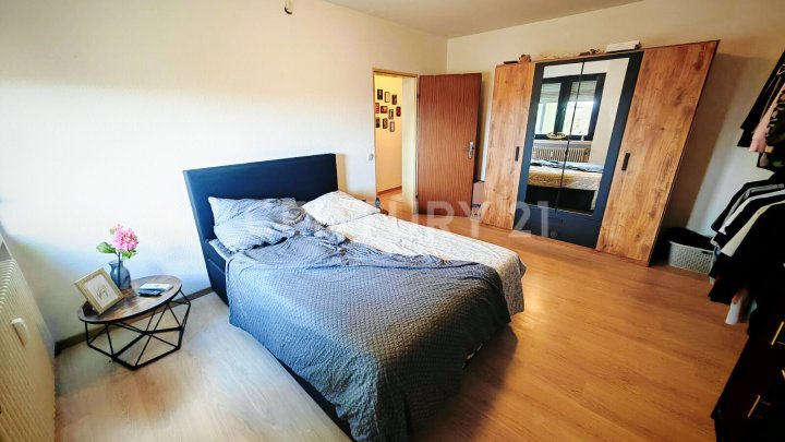 Waldpanorama inklusive – stilvolle 3-Zimmer-Wohnung mit zwei Bädern und Loggia