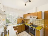 Attraktive Küche mit Einbauküche