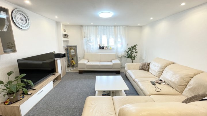 Familienfreundliches Zuhause mit Garten und Stellplatz