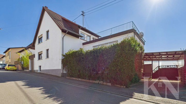 Freistehendes Einfamilienhaus mit Gartenidylle und Dachterrasse in Riegelsberg