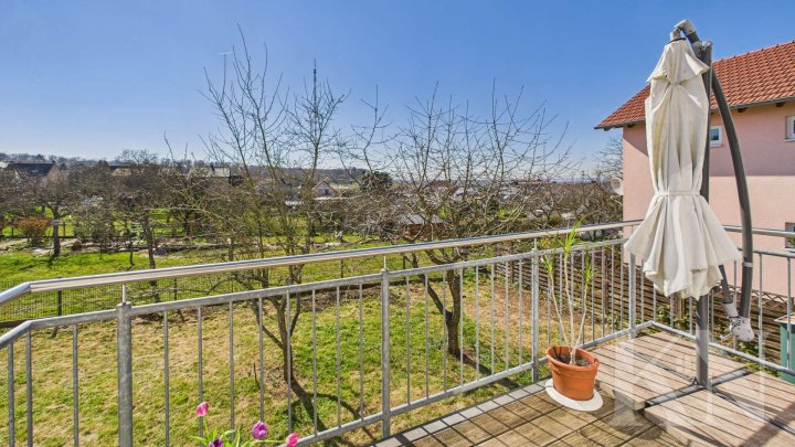 Freistehendes Einfamilienhaus mit Gartenidylle und Dachterrasse in Riegelsberg