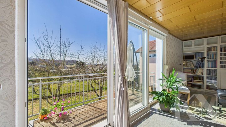 Freistehendes Einfamilienhaus mit Gartenidylle und Dachterrasse in Riegelsberg