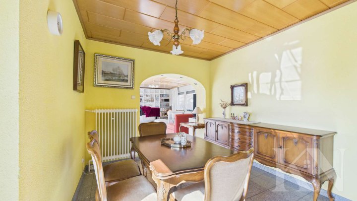 Freistehendes Einfamilienhaus mit Gartenidylle und Dachterrasse in Riegelsberg